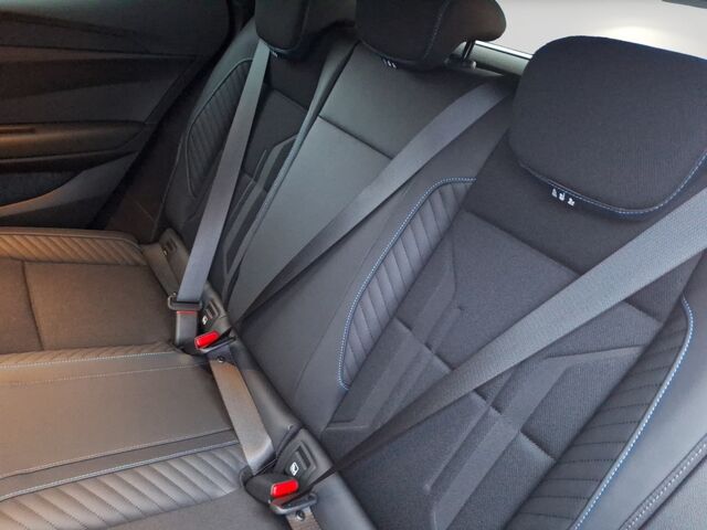 RENAULT Megane Esprit Alpine 220 Comfort Range Ansicht 7 für Fahrzeugdetailseite