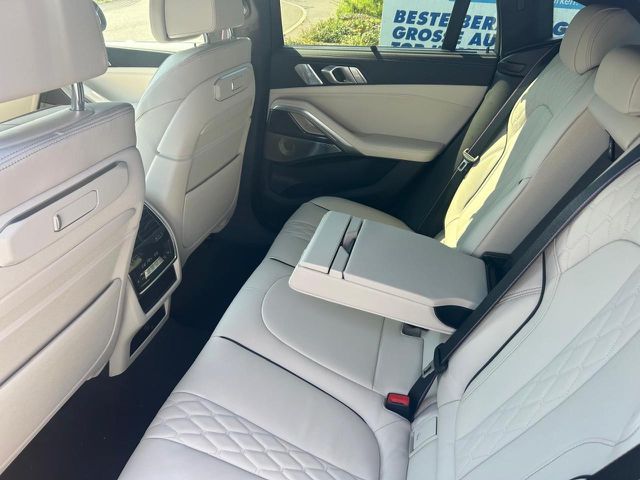 BMW X6 M 60i xDr. HUD ACC SuView.Sky Lounge KomfS.AHK Sportpaket Bluetooth Navi LED Vollleder Klima Aktiv Ansicht 12 für Fahrzeugdetailseite