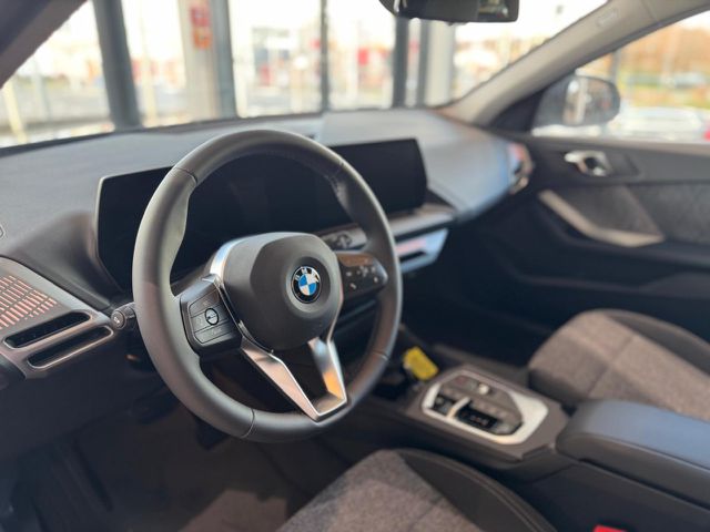BMW 118 d Aut.Ad-LED Kamera Live-Widescreen Komfz.AHK Bluetooth Navi Klima PDC el. Fenster Ansicht 7 für Fahrzeugdetailseite