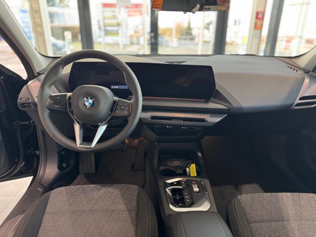 BMW 118 d Aut.Ad-LED Kamera Live-Widescreen Komfz.AHK Bluetooth Navi Klima PDC el. Fenster Ansicht 8 für Fahrzeugdetailseite