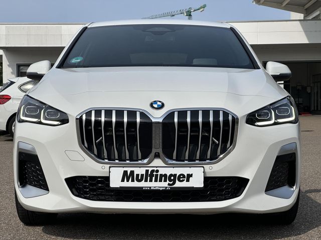 BMW 220 Active Tourer 220i AT M Sport HUD ACC SuView.Lenkh.AktivSitz. Sportpaket Bluetooth Navi LED Klima PDC el. Fenster Ansicht 4 für Fahrzeugdetailseite
