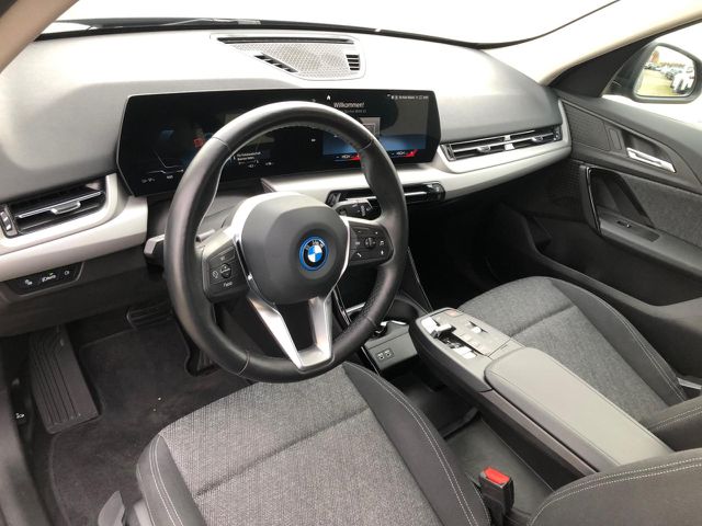 BMW iX1 xDrive30 ACC Live-Navi DAB Ad-M-Fahrwerk Bluetooth LED Klima Standhzg PDC el. Fenster Ansicht 10 für Fahrzeugdetailseite