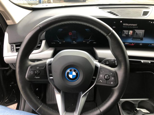 BMW iX1 xDrive30 ACC Live-Navi DAB Ad-M-Fahrwerk Bluetooth LED Klima Standhzg PDC el. Fenster Ansicht 12 für Fahrzeugdetailseite