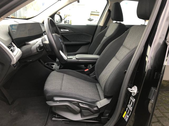 BMW iX1 xDrive30 ACC Live-Navi DAB Ad-M-Fahrwerk Bluetooth LED Klima Standhzg PDC el. Fenster Ansicht 9 für Fahrzeugdetailseite