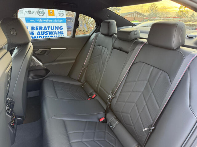 BMW 550 e xDr. M Sport Pro HUD ACC SuView.Komfz.AHK Sportpaket Bluetooth Navi LED Klima Standhzg PDC el. Ansicht 6 für Fahrzeugdetailseite