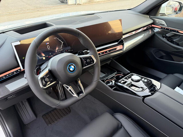 BMW 550 e xDr. M Sport Pro HUD ACC SuView.Komfz.AHK Sportpaket Bluetooth Navi LED Klima Standhzg PDC el. Ansicht 8 für Fahrzeugdetailseite
