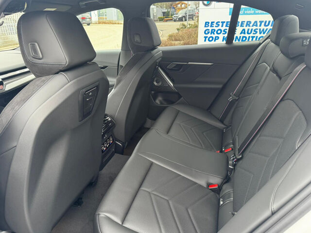 BMW 530 e xDr. M Sport Pro HUD ACC SuView.Komfz. AHK Sportpaket Bluetooth Navi LED Klima Standhzg PDC el. Ansicht 10 für Fahrzeugdetailseite