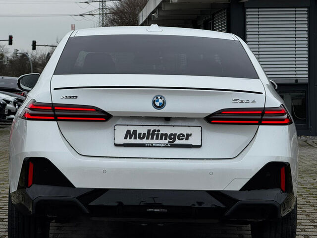 BMW 530 e xDr. M Sport Pro HUD ACC SuView.Komfz. AHK Sportpaket Bluetooth Navi LED Klima Standhzg PDC el. Ansicht 12 für Fahrzeugdetailseite