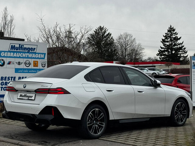 BMW 530 e xDr. M Sport Pro HUD ACC SuView.Komfz. AHK Sportpaket Bluetooth Navi LED Klima Standhzg PDC el. Ansicht 13 für Fahrzeugdetailseite