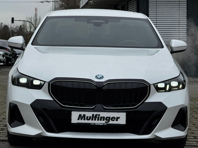 BMW 530 e xDr. M Sport Pro HUD ACC SuView.Komfz. AHK Sportpaket Bluetooth Navi LED Klima Standhzg PDC el. Ansicht 3 für Fahrzeugdetailseite
