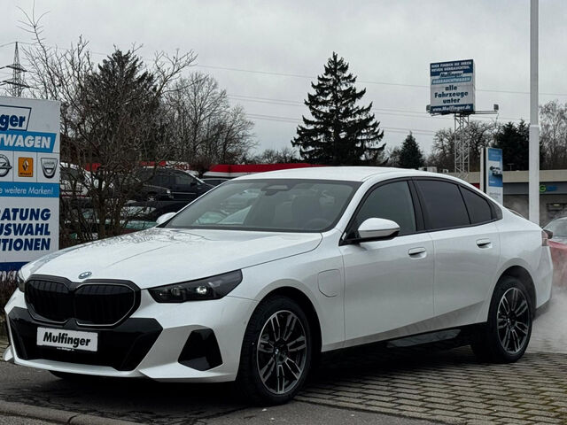 BMW 530 e xDr. M Sport Pro HUD ACC SuView.Komfz. AHK Sportpaket Bluetooth Navi LED Klima Standhzg PDC el. Ansicht 4 für Fahrzeugdetailseite