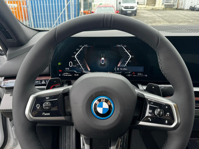 BMW 530 e xDr. M Sport Pro HUD ACC SuView.Komfz. AHK Sportpaket Bluetooth Navi LED Klima Standhzg PDC el. Ansicht 7 für Fahrzeugdetailseite