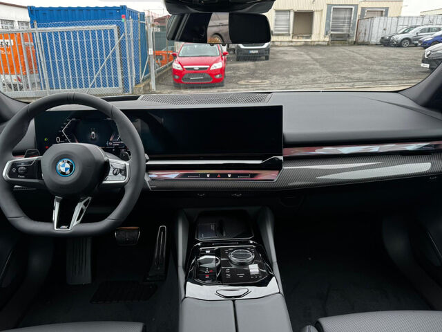 BMW 530 e xDr. M Sport Pro HUD ACC SuView.Komfz. AHK Sportpaket Bluetooth Navi LED Klima Standhzg PDC el. Ansicht 8 für Fahrzeugdetailseite