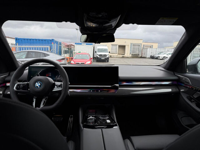 BMW 550 e xDr. M Sport Pro HUD ACC SurView.Pano.B/W AHK Sportpaket Bluetooth Navi LED Klima Standhzg PDC Ansicht 12 für Fahrzeugdetailseite