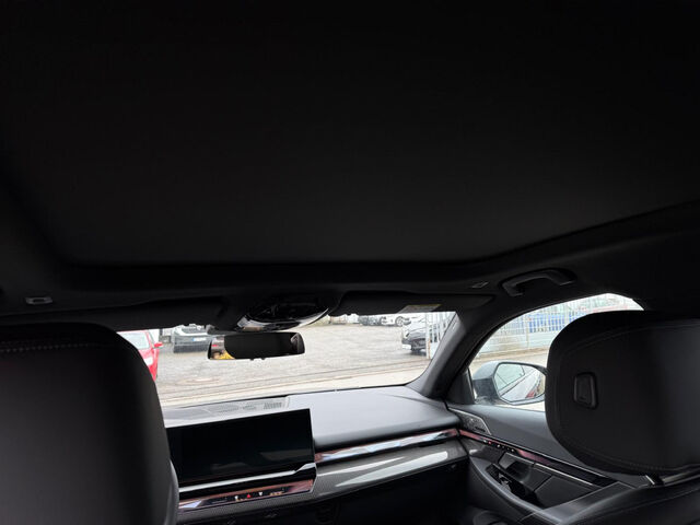 BMW 550 e xDr. M Sport Pro HUD ACC SurView.Pano.B/W AHK Sportpaket Bluetooth Navi LED Klima Standhzg PDC Ansicht 14 für Fahrzeugdetailseite