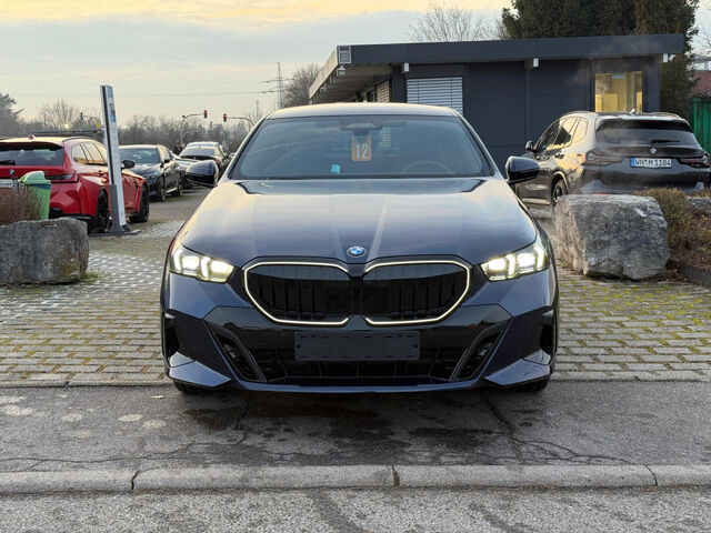 BMW 540 d xdr. M Sport Pro HUD ACC SuView.Lenk+Sitzh. Sportpaket Bluetooth Navi LED Klima PDC el. Fenster Ansicht 3 für Fahrzeugdetailseite
