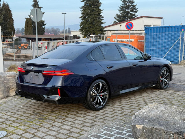 BMW 540 d xdr. M Sport Pro HUD ACC SuView.Lenk+Sitzh. Sportpaket Bluetooth Navi LED Klima PDC el. Fenster Ansicht 4 für Fahrzeugdetailseite