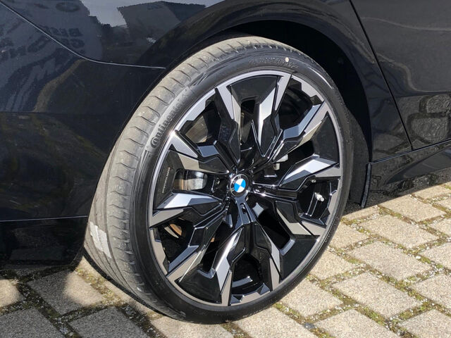 BMW 540 d xDr.M Sport Standh.PanoD.Bo/Wi.ACC HUD 21 Sportpaket Bluetooth Navi LED Klima Standhzg PDC el. Ansicht 8 für Fahrzeugdetailseite