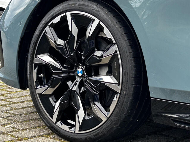 BMW 540 d xDr.T.M Sport PanoD.AHK 21 KomfS+Bel.360Â° Sportpaket Bluetooth HUD Navi LED Klima PDC el. Fe Ansicht 9 für Fahrzeugdetailseite