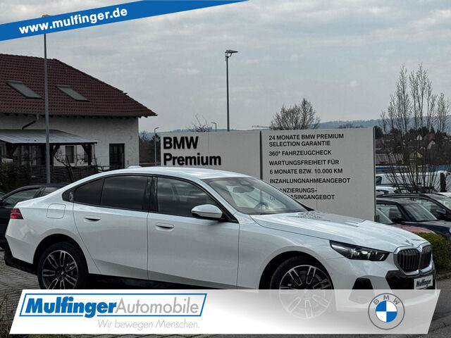 BMW 530 e xDrive M Sport ACC Kamera Komfz.H/K AHK 19 Sportpaket Bluetooth Navi LED Klima Standhzg PDC el. Ansicht 1 für Fahrzeugdetailseite