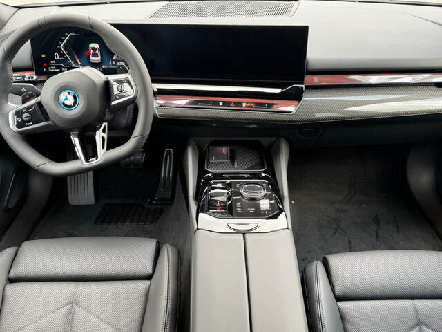 BMW 530 e xDrive M Sport ACC Kamera Komfz.H/K AHK 19 Sportpaket Bluetooth Navi LED Klima Standhzg PDC el. Ansicht 12 für Fahrzeugdetailseite