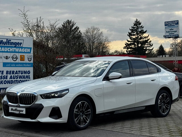 BMW 530 e xDrive M Sport ACC Kamera Komfz.H/K AHK 19 Sportpaket Bluetooth Navi LED Klima Standhzg PDC el. Ansicht 5 für Fahrzeugdetailseite