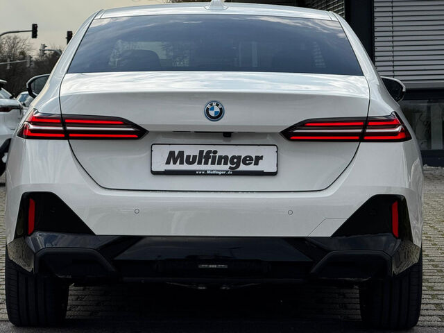 BMW 530 e xDrive M Sport ACC Kamera Komfz.H/K AHK 19 Sportpaket Bluetooth Navi LED Klima Standhzg PDC el. Ansicht 7 für Fahrzeugdetailseite