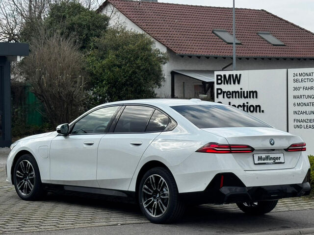 BMW 530 e xDrive M Sport ACC Kamera Komfz.H/K AHK 19 Sportpaket Bluetooth Navi LED Klima Standhzg PDC el. Ansicht 8 für Fahrzeugdetailseite