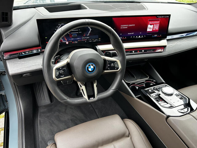 BMW 550 e M Sport ACC IntAktL.PanoD.AutoBahnAss.Bo+Wi Sportpaket Bluetooth HUD Navi LED Klima Aktivlenkun Ansicht 12 für Fahrzeugdetailseite