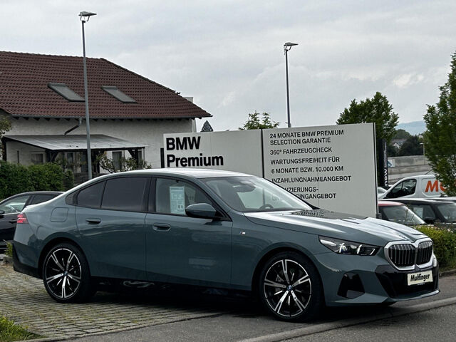 BMW 550 e M Sport ACC IntAktL.PanoD.AutoBahnAss.Bo+Wi Sportpaket Bluetooth HUD Navi LED Klima Aktivlenkun Ansicht 3 für Fahrzeugdetailseite