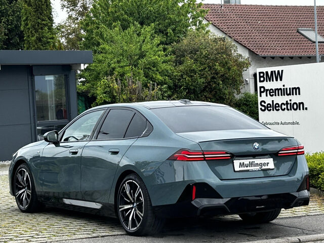 BMW 550 e M Sport ACC IntAktL.PanoD.AutoBahnAss.Bo+Wi Sportpaket Bluetooth HUD Navi LED Klima Aktivlenkun Ansicht 8 für Fahrzeugdetailseite