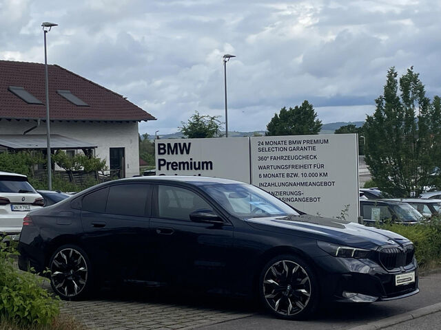 BMW 540 d xDr.M Sport Pro AutobhanAss.Standh.Bo+W.21 Sportpaket Bluetooth HUD Navi LED Vollleder Klima St Ansicht 4 für Fahrzeugdetailseite