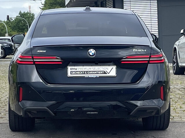 BMW 540 d xDr.M Sport Pro AutobhanAss.Standh.Bo+W.21 Sportpaket Bluetooth HUD Navi LED Vollleder Klima St Ansicht 8 für Fahrzeugdetailseite