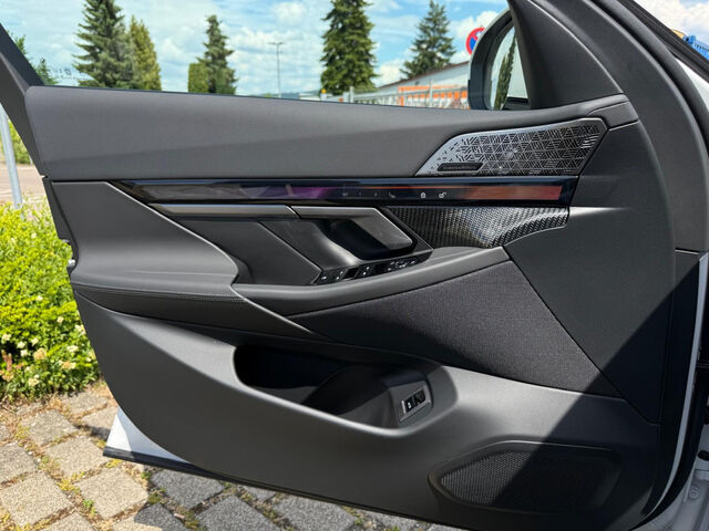 BMW 540 d xDr. M Sport Pro ACC AHK HUD Bo/Wi 21 Sportpaket Navi LED Klima PDC el. Fenster Ansicht 14 für Fahrzeugdetailseite