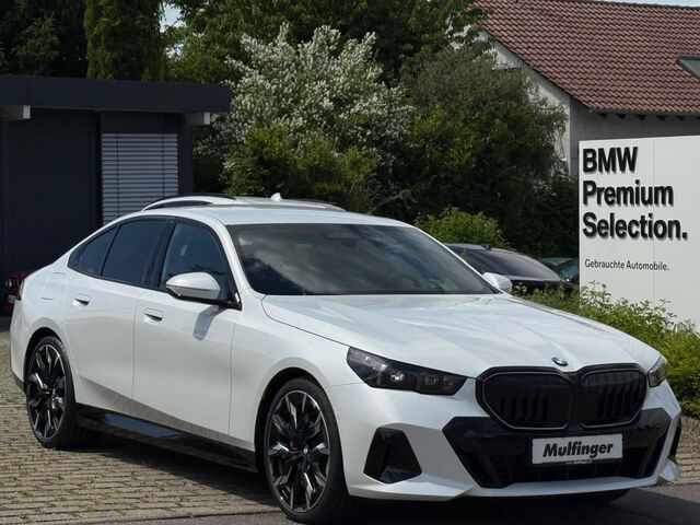 BMW 540 d xDr. M Sport Pro ACC AHK HUD Bo/Wi 21 Sportpaket Navi LED Klima PDC el. Fenster Ansicht 3 für Fahrzeugdetailseite