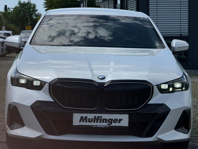 BMW 540 d xDr. M Sport Pro ACC AHK HUD Bo/Wi 21 Sportpaket Navi LED Klima PDC el. Fenster Ansicht 4 für Fahrzeugdetailseite