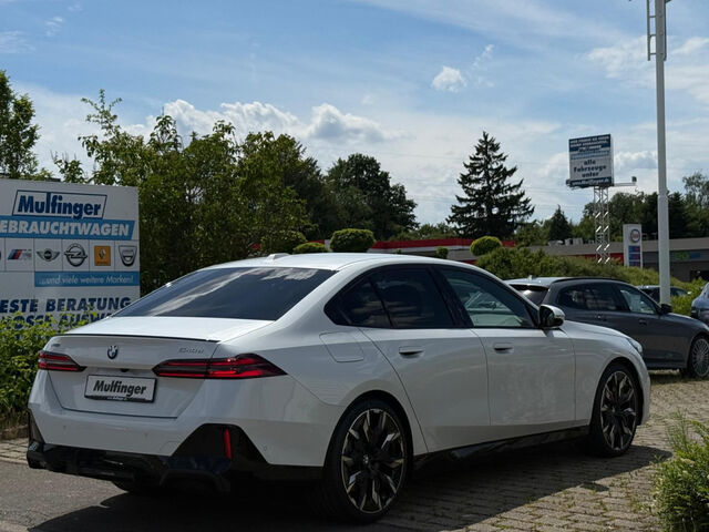 BMW 540 d xDr. M Sport Pro ACC AHK HUD Bo/Wi 21 Sportpaket Navi LED Klima PDC el. Fenster Ansicht 6 für Fahrzeugdetailseite