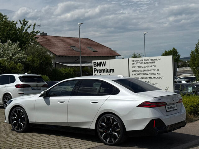 BMW 540 d xDr. M Sport Pro ACC AHK HUD Bo/Wi 21 Sportpaket Navi LED Klima PDC el. Fenster Ansicht 8 für Fahrzeugdetailseite
