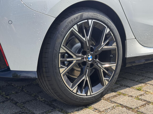 BMW 120 M Sport ACC AHK Ha/Ka Kamera 18 Sportpaket Navi LED Klima PDC Ansicht 14 für Fahrzeugdetailseite