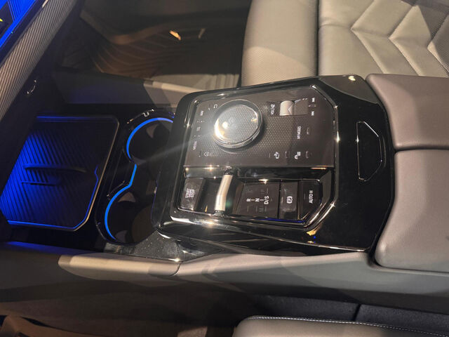BMW 520 d xDr. Tour. M Sport HUD AHK Ha/Ka 19 Sportpaket Navi LED PDC Ansicht 12 für Fahrzeugdetailseite