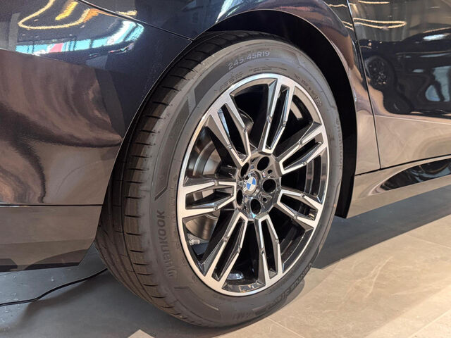 BMW 520 d xDr. Tour. M Sport HUD AHK Ha/Ka 19 Sportpaket Navi LED PDC Ansicht 13 für Fahrzeugdetailseite
