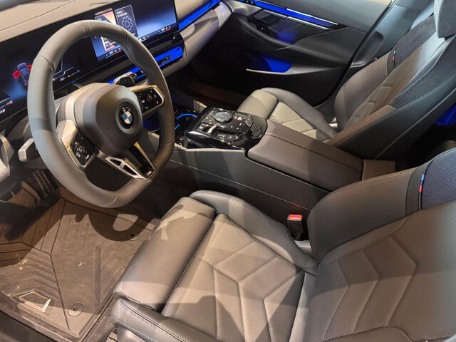 BMW 520 d xDr. Tour. M Sport HUD AHK Ha/Ka 19 Sportpaket Navi LED PDC Ansicht 8 für Fahrzeugdetailseite