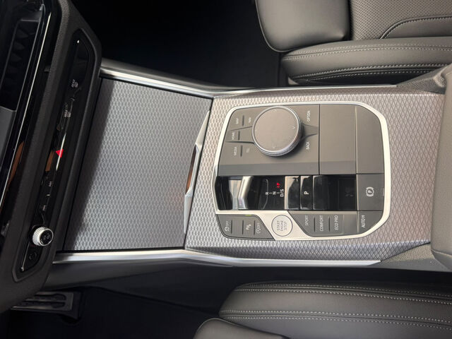 BMW 320 i Tour. M Sport AHK Sitzh. HiFi 18 Sportpaket Navi Klima Aktivlenkung PDC Ansicht 12 für Fahrzeugdetailseite