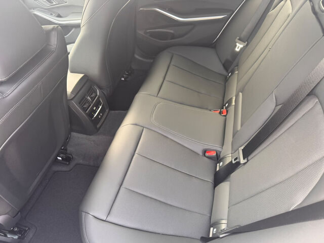 BMW 320 i Tour. M Sport AHK Sitzh. HiFi 18 Sportpaket Navi Klima Aktivlenkung PDC Ansicht 13 für Fahrzeugdetailseite