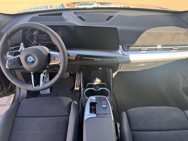 BMW X1 xDr.30e M Sport Pro HUD AHK ACC Ha/Ka 19 Sportpaket Navi LED Klima PDC Ansicht 10 für Fahrzeugdetailseite