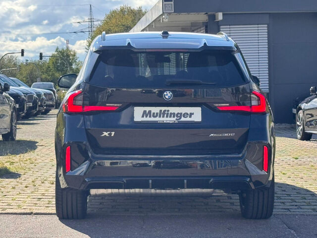 BMW X1 xDr.30e M Sport Pro HUD AHK ACC Ha/Ka 19 Sportpaket Navi LED Klima PDC Ansicht 7 für Fahrzeugdetailseite