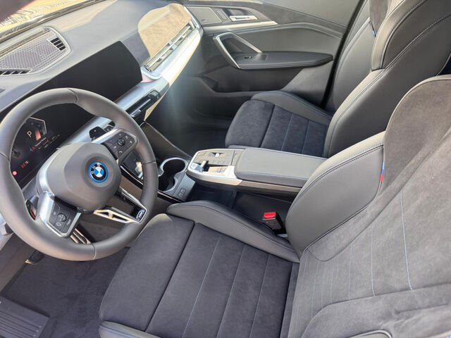 BMW X1 xDr.30e M Sport Pro HUD AHK ACC Ha/Ka 19 Sportpaket Navi LED Klima PDC Ansicht 9 für Fahrzeugdetailseite
