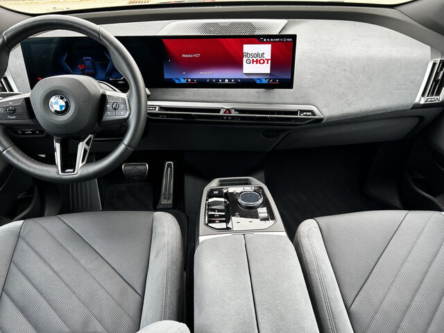 BMW iX x45 M Sport Pro ACC IntAktivL.Sitzbel.360°AHK Sportpaket Bluetooth HUD Navi LED Klima Aktivlenku Ansicht 12 für Fahrzeugdetailseite