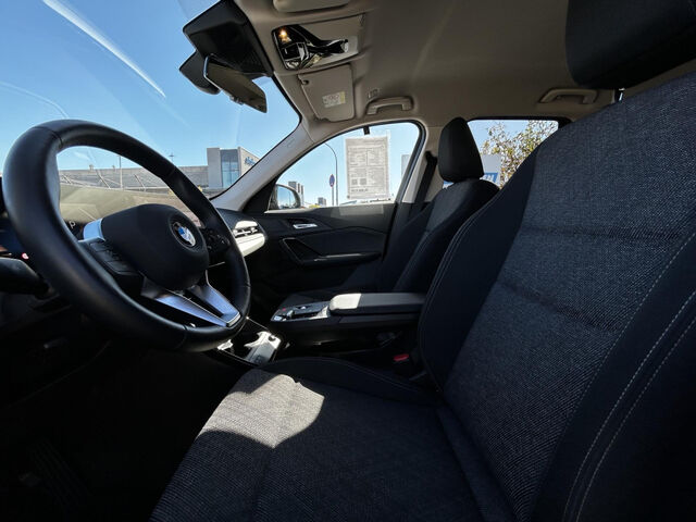 BMW X1 s20i HUD ACC SurView.LiveProf.Sitzh.KomfZ.AHK Bluetooth Navi LED Klima PDC el. Fenster Ansicht 10 für Fahrzeugdetailseite