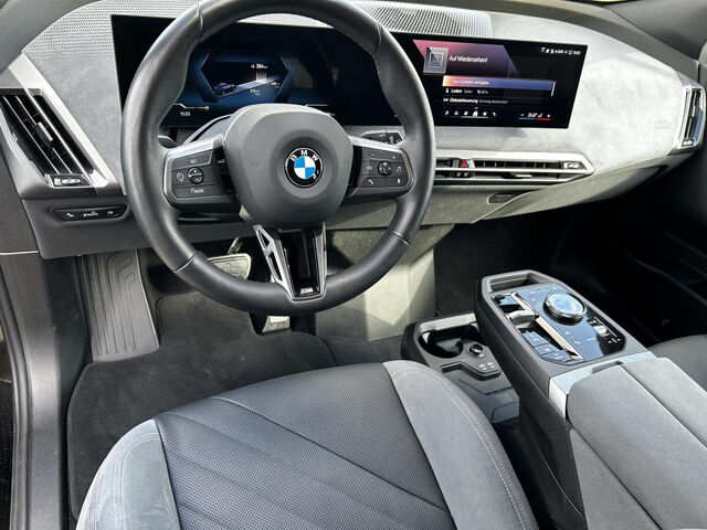 BMW iX x45 M Sport ACC IntAktivL.Sitzbel.Sky 360°AHK Sportpaket Bluetooth HUD Navi LED Klima Aktivlenku Ansicht 11 für Fahrzeugdetailseite